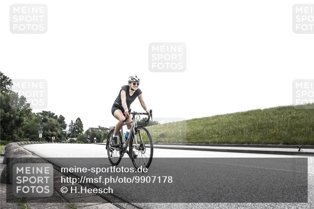 21.06.2026 - 29. Vierlanden-Triathlon H.Heesch http://msf.ph/oto/9907178 21.06.2026 11:52:03 Radfahren 249, 717, 755 meine-sportfotos.de