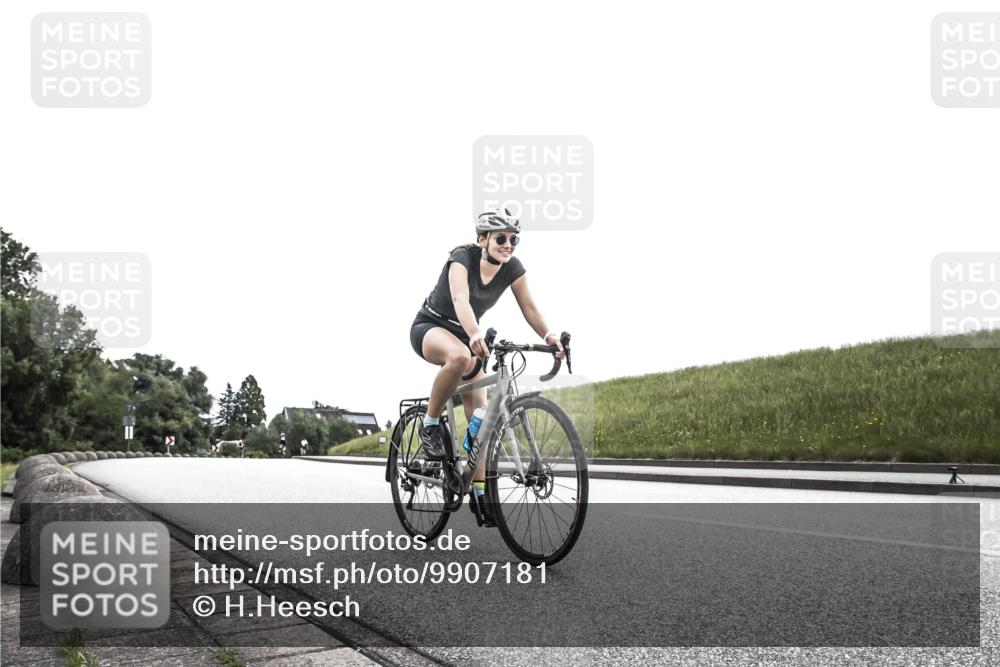 21.06.2026 - 29. Vierlanden-Triathlon H.Heesch http://msf.ph/oto/9907181 21.06.2026 11:52:04 Radfahren 249, 717, 755 meine-sportfotos.de