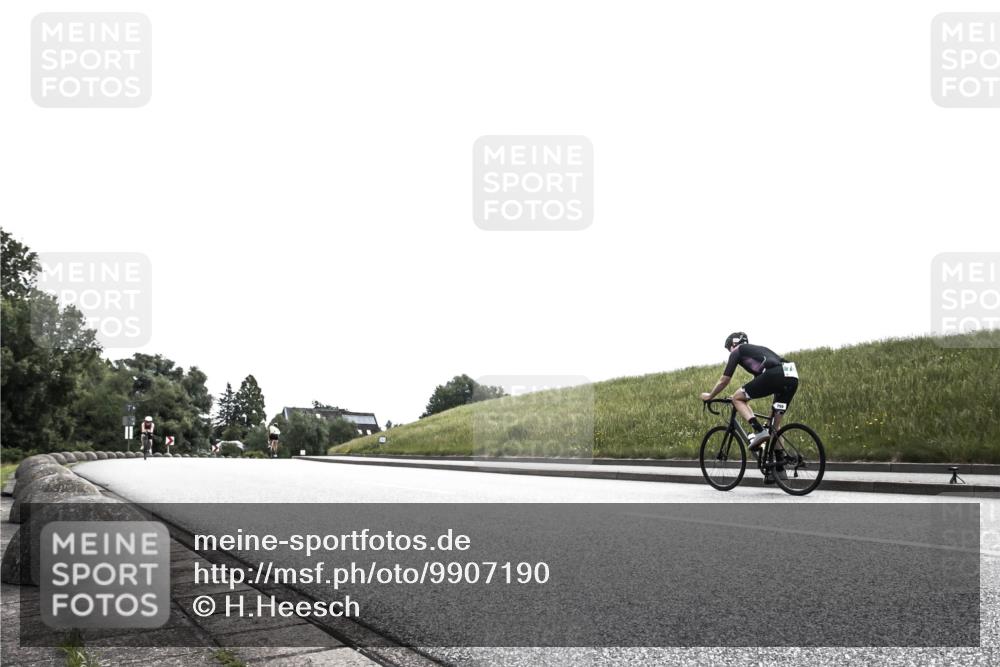 21.06.2026 - 29. Vierlanden-Triathlon H.Heesch http://msf.ph/oto/9907190 21.06.2026 11:52:08 Radfahren 810 meine-sportfotos.de