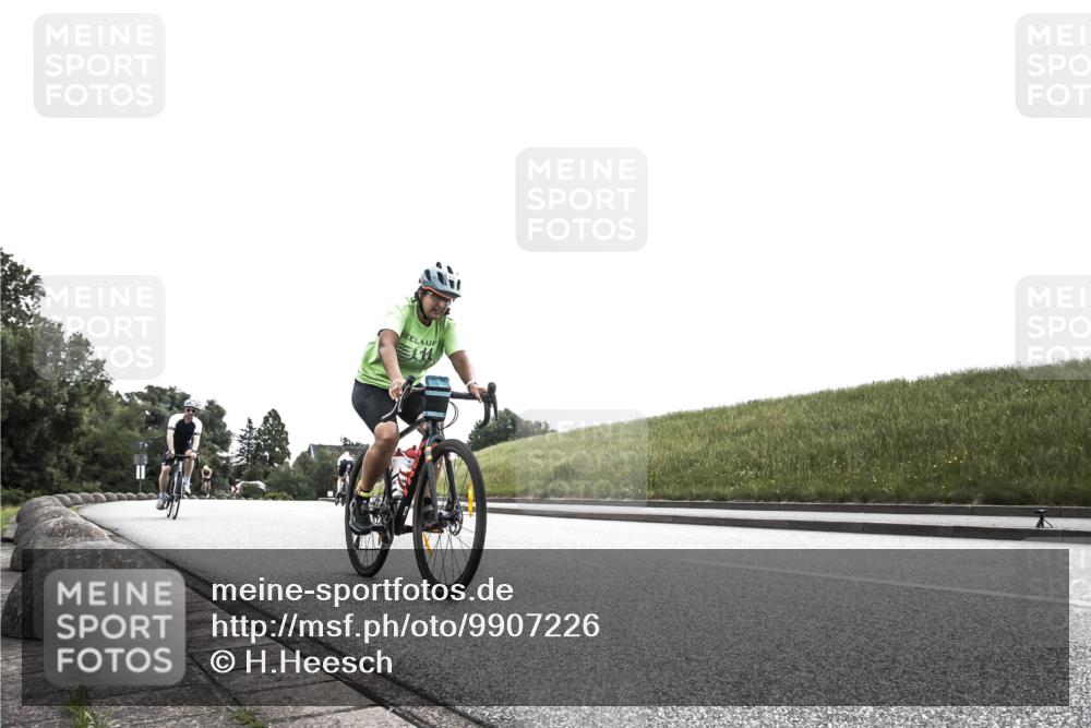 21.06.2026 - 29. Vierlanden-Triathlon H.Heesch http://msf.ph/oto/9907226 21.06.2026 11:52:54 Radfahren 256, 758, 760, 796, 802 meine-sportfotos.de