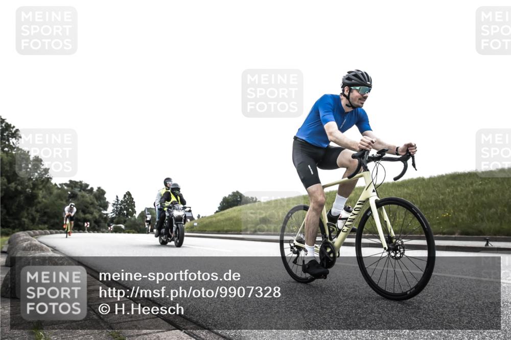 21.06.2026 - 29. Vierlanden-Triathlon H.Heesch http://msf.ph/oto/9907328 21.06.2026 11:55:27 Radfahren 221, 225, 680, 781, 811, 835, 863, 893 meine-sportfotos.de
