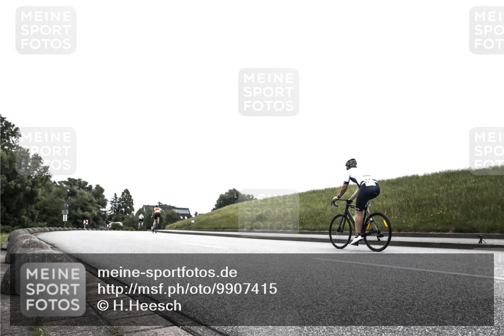 21.06.2026 - 29. Vierlanden-Triathlon H.Heesch http://msf.ph/oto/9907415 21.06.2026 11:56:47 Radfahren 243, 817, 827, 879 meine-sportfotos.de