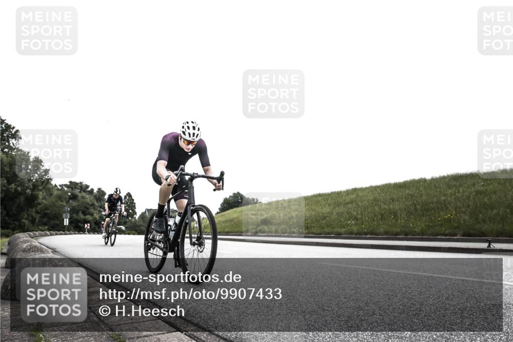 21.06.2026 - 29. Vierlanden-Triathlon H.Heesch http://msf.ph/oto/9907433 21.06.2026 11:56:59 Radfahren 686, 750, 777 meine-sportfotos.de
