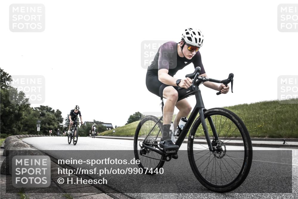 21.06.2026 - 29. Vierlanden-Triathlon H.Heesch http://msf.ph/oto/9907440 21.06.2026 11:56:59 Radfahren 686, 750, 777 meine-sportfotos.de