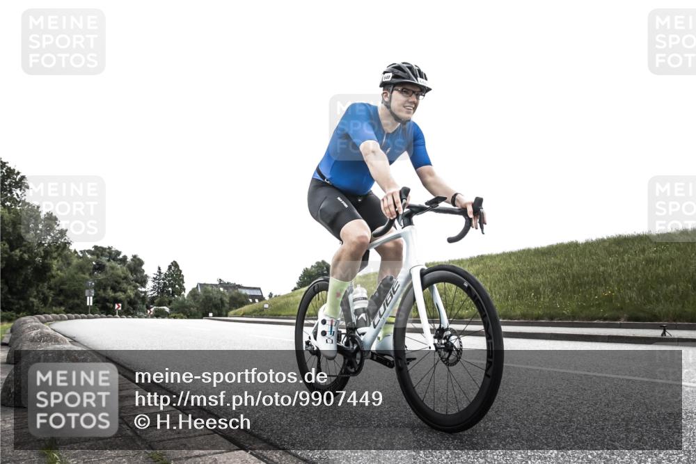 21.06.2026 - 29. Vierlanden-Triathlon H.Heesch http://msf.ph/oto/9907449 21.06.2026 11:57:37 Radfahren 635, 648 meine-sportfotos.de