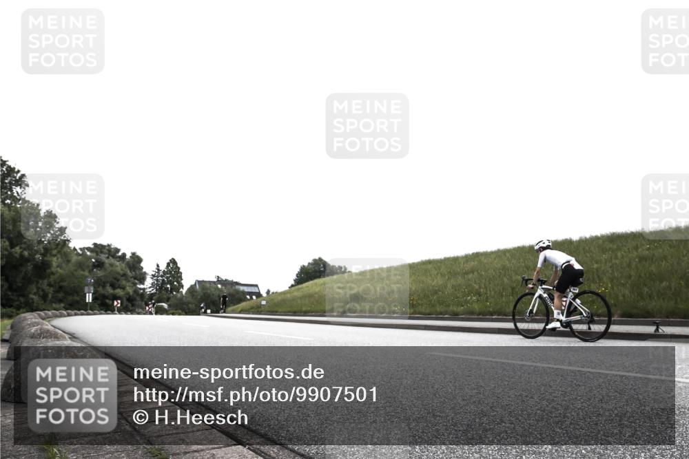 21.06.2026 - 29. Vierlanden-Triathlon H.Heesch http://msf.ph/oto/9907501 21.06.2026 11:58:59 Radfahren 809 meine-sportfotos.de