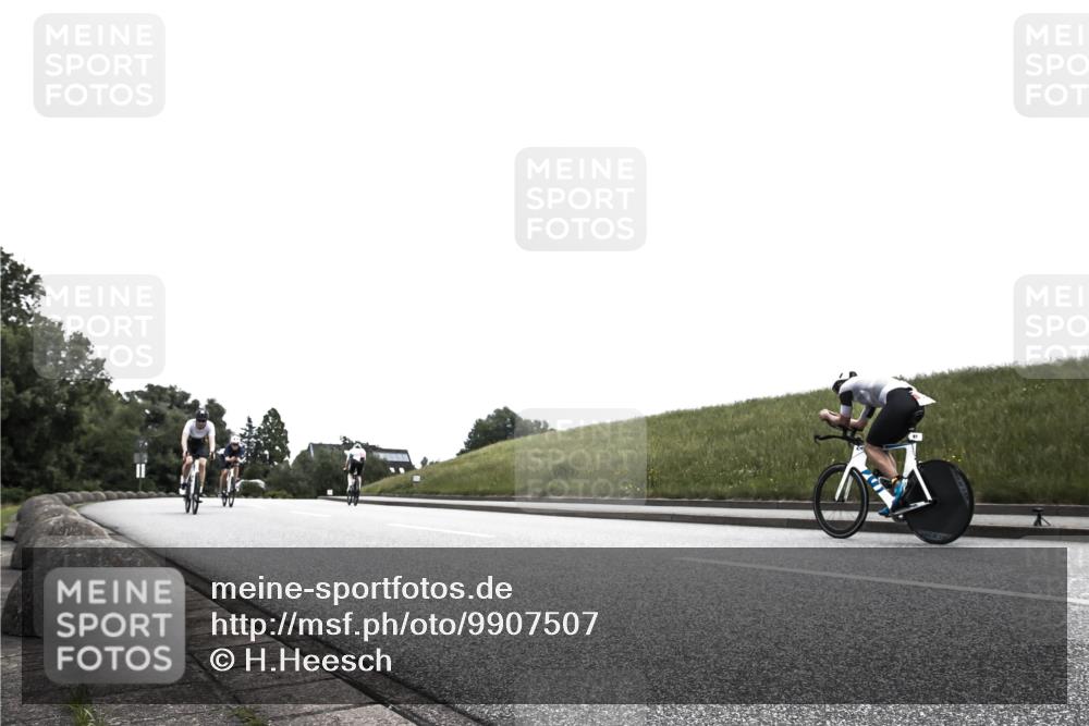 21.06.2026 - 29. Vierlanden-Triathlon H.Heesch http://msf.ph/oto/9907507 21.06.2026 11:59:22 Radfahren 735, 845 meine-sportfotos.de