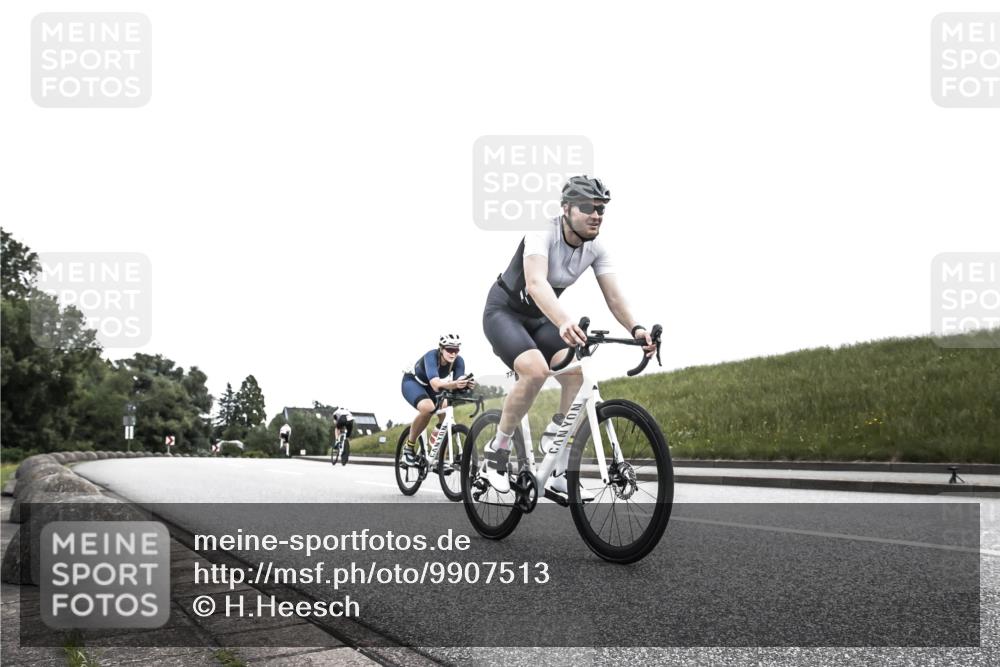 21.06.2026 - 29. Vierlanden-Triathlon H.Heesch http://msf.ph/oto/9907513 21.06.2026 11:59:24 Radfahren 735, 845 meine-sportfotos.de