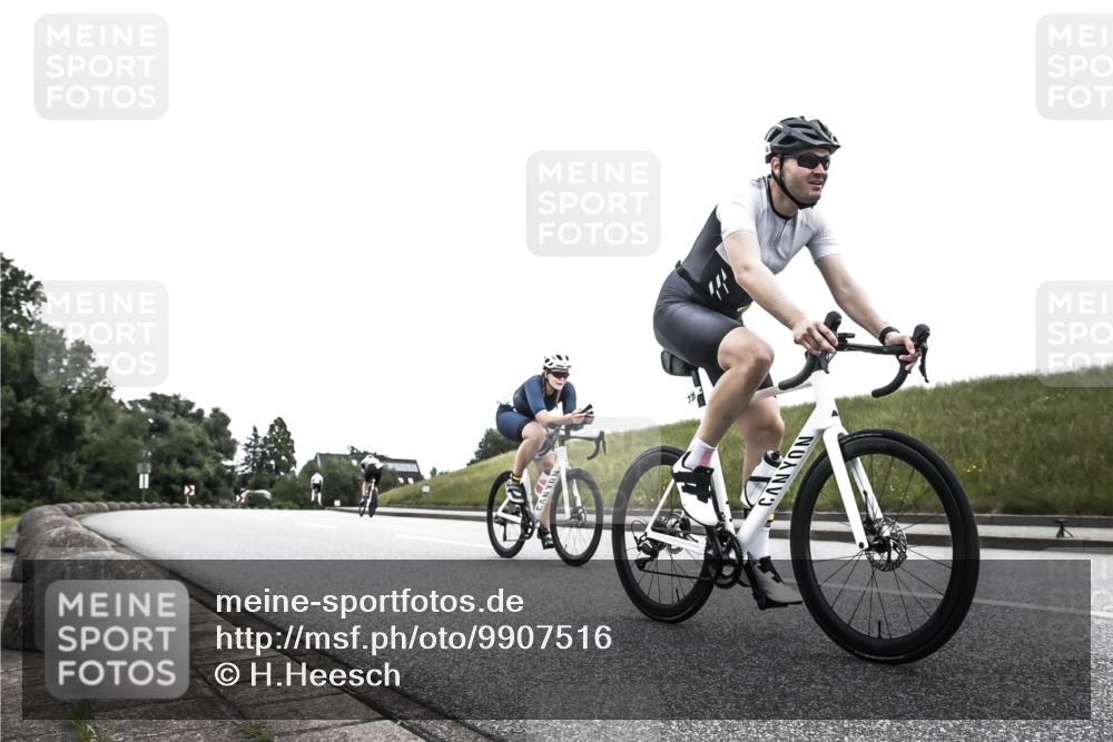21.06.2026 - 29. Vierlanden-Triathlon H.Heesch http://msf.ph/oto/9907516 21.06.2026 11:59:24 Radfahren 735, 845 meine-sportfotos.de