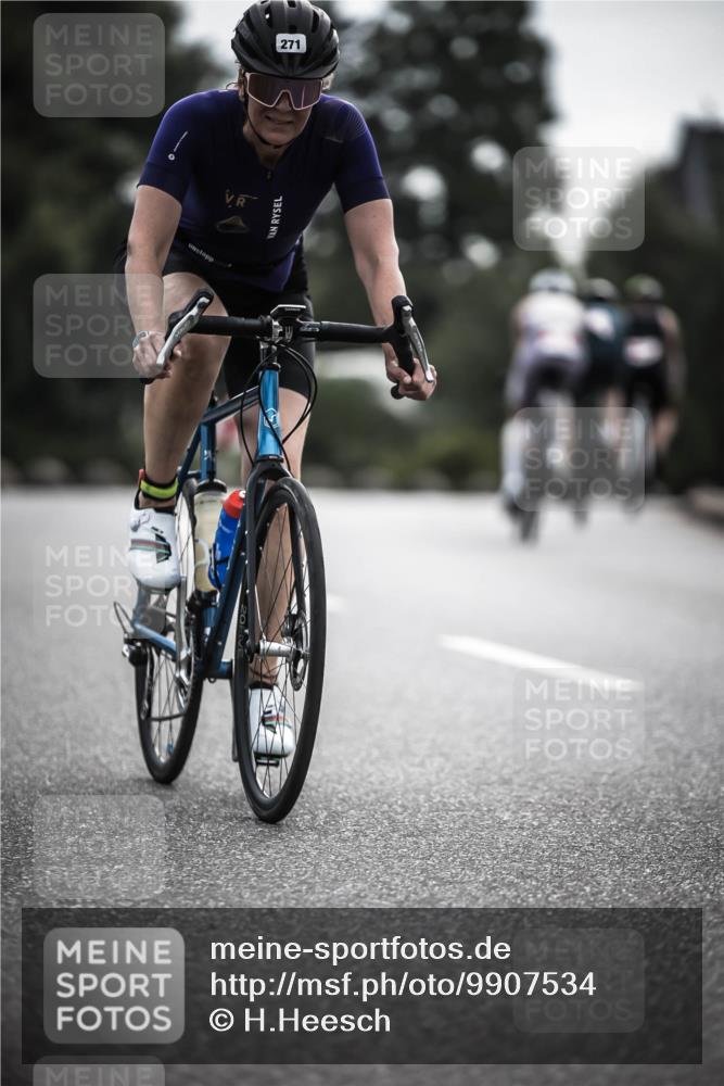 21.06.2026 - 29. Vierlanden-Triathlon H.Heesch http://msf.ph/oto/9907534 21.06.2026 09:22:46 Radfahren 29, 271, 292 meine-sportfotos.de