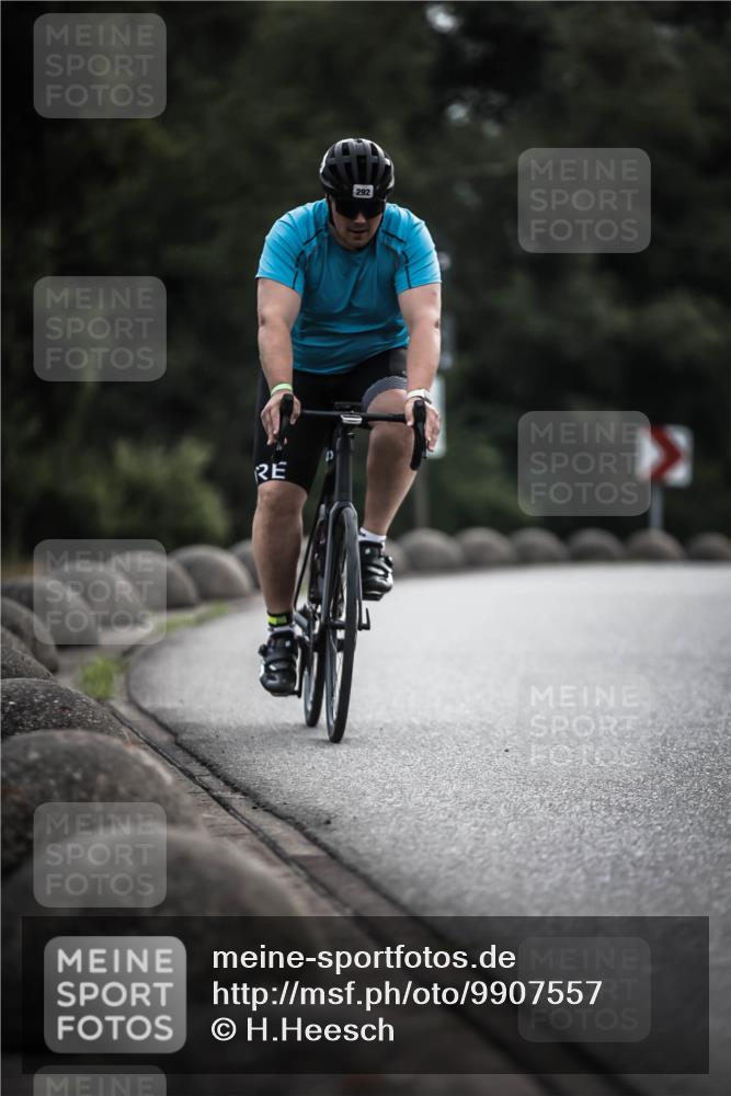 21.06.2026 - 29. Vierlanden-Triathlon H.Heesch http://msf.ph/oto/9907557 21.06.2026 09:22:51 Radfahren 29, 148, 292 meine-sportfotos.de