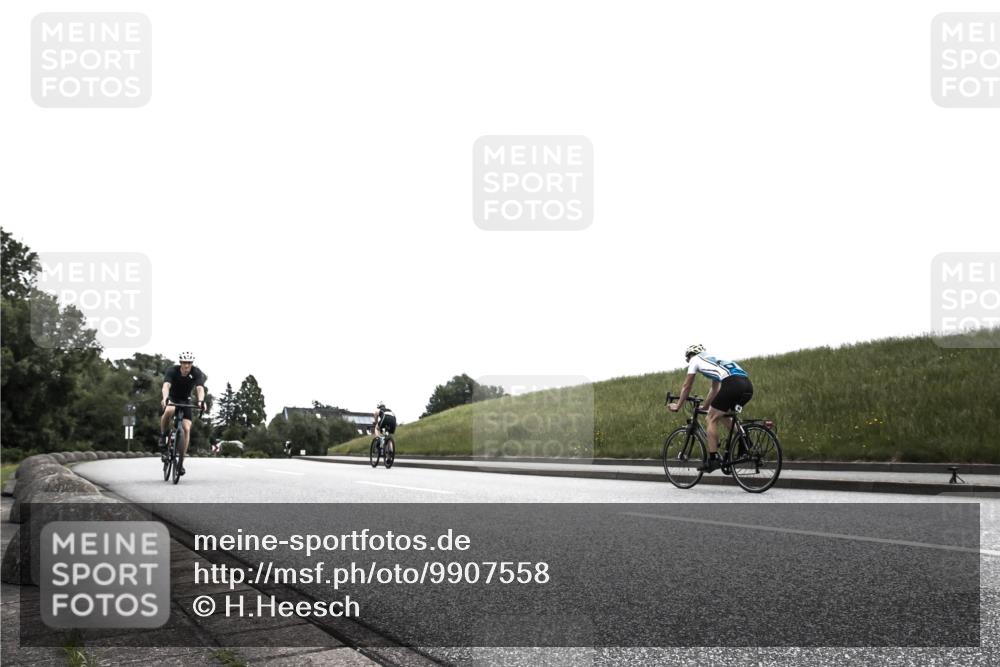 21.06.2026 - 29. Vierlanden-Triathlon H.Heesch http://msf.ph/oto/9907558 21.06.2026 12:00:39 Radfahren 658 meine-sportfotos.de