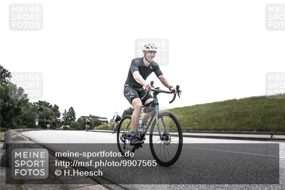 21.06.2026 - 29. Vierlanden-Triathlon H.Heesch http://msf.ph/oto/9907565 21.06.2026 12:00:40 Radfahren 658 meine-sportfotos.de