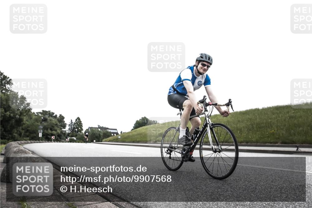 21.06.2026 - 29. Vierlanden-Triathlon H.Heesch http://msf.ph/oto/9907568 21.06.2026 12:01:03 Radfahren 664, 848 meine-sportfotos.de