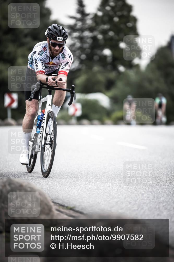 21.06.2026 - 29. Vierlanden-Triathlon H.Heesch http://msf.ph/oto/9907582 21.06.2026 10:25:53 Radfahren 114, 380, 382 meine-sportfotos.de