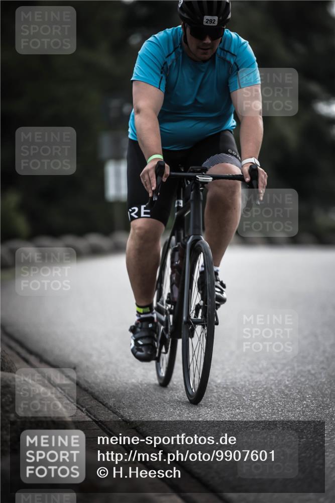 21.06.2026 - 29. Vierlanden-Triathlon H.Heesch http://msf.ph/oto/9907601 21.06.2026 09:22:51 Radfahren 29, 148, 292 meine-sportfotos.de