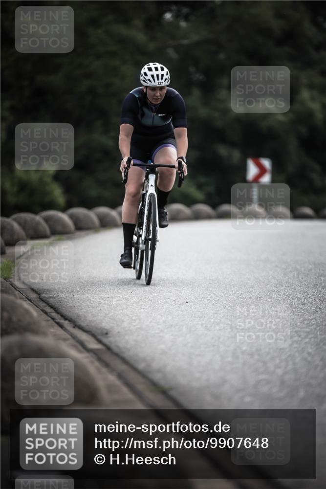 21.06.2026 - 29. Vierlanden-Triathlon H.Heesch http://msf.ph/oto/9907648 21.06.2026 09:23:02 Radfahren 14, 227 meine-sportfotos.de