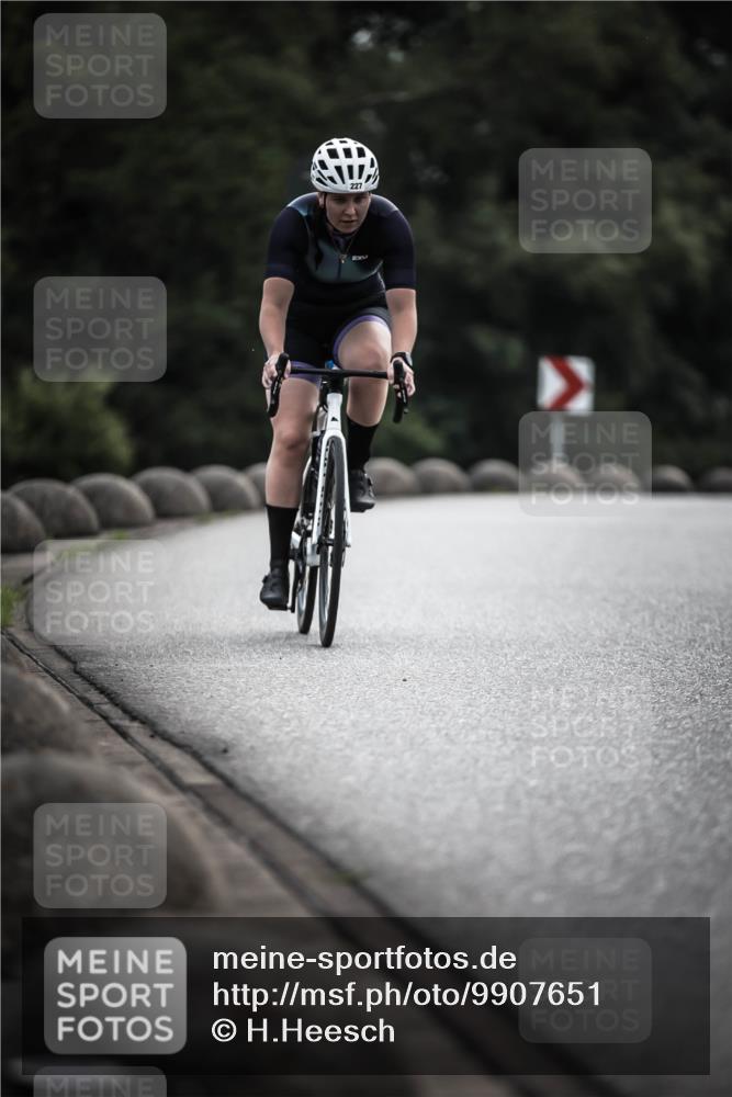 21.06.2026 - 29. Vierlanden-Triathlon H.Heesch http://msf.ph/oto/9907651 21.06.2026 09:23:02 Radfahren 14, 227 meine-sportfotos.de