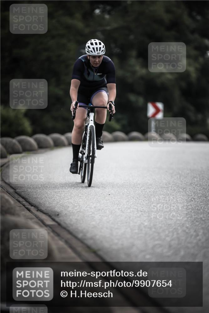 21.06.2026 - 29. Vierlanden-Triathlon H.Heesch http://msf.ph/oto/9907654 21.06.2026 09:23:02 Radfahren 14, 227 meine-sportfotos.de