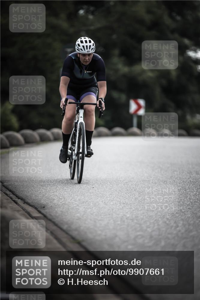 21.06.2026 - 29. Vierlanden-Triathlon H.Heesch http://msf.ph/oto/9907661 21.06.2026 09:23:02 Radfahren 14, 227 meine-sportfotos.de