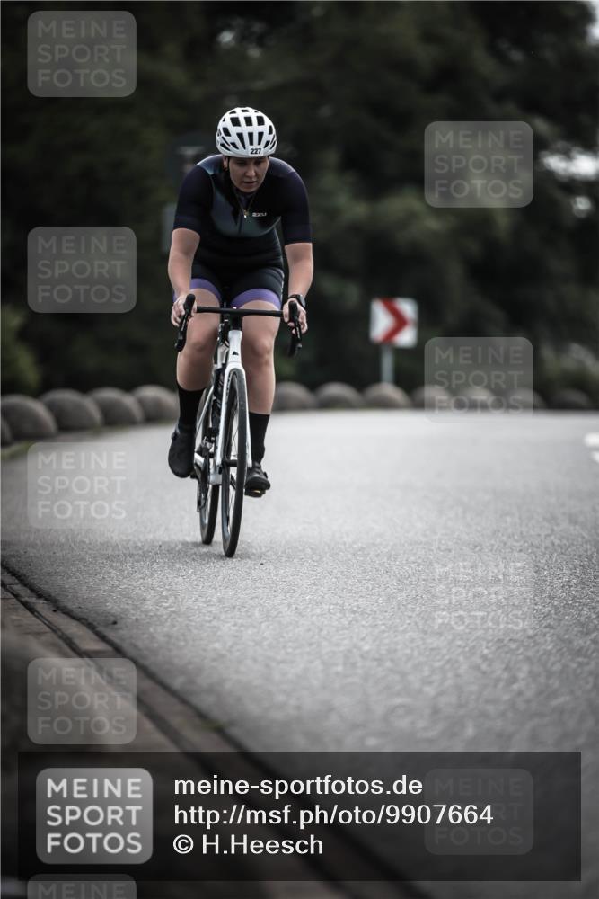 21.06.2026 - 29. Vierlanden-Triathlon H.Heesch http://msf.ph/oto/9907664 21.06.2026 09:23:02 Radfahren 14, 227 meine-sportfotos.de