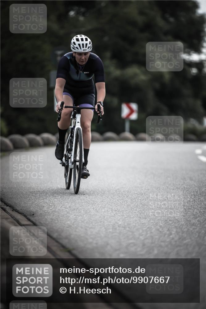 21.06.2026 - 29. Vierlanden-Triathlon H.Heesch http://msf.ph/oto/9907667 21.06.2026 09:23:02 Radfahren 14, 227 meine-sportfotos.de