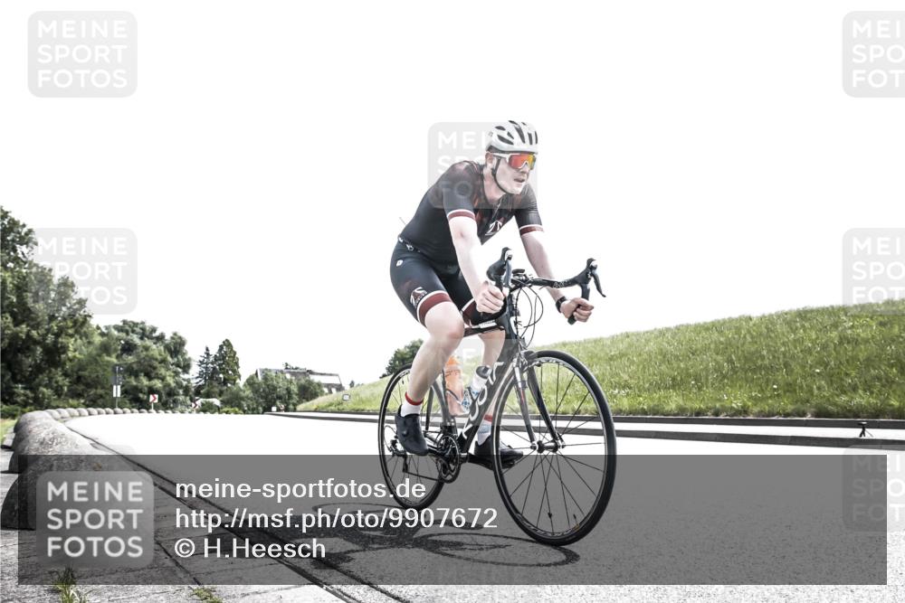 21.06.2026 - 29. Vierlanden-Triathlon H.Heesch http://msf.ph/oto/9907672 21.06.2026 13:08:16 Radfahren 1057, 1073 meine-sportfotos.de