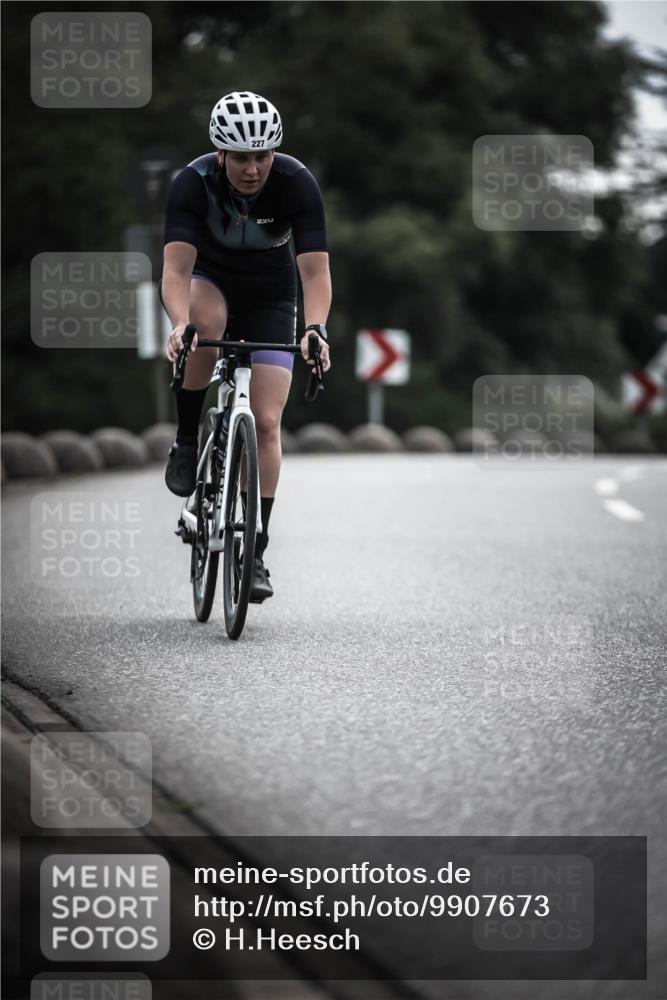 21.06.2026 - 29. Vierlanden-Triathlon H.Heesch http://msf.ph/oto/9907673 21.06.2026 09:23:02 Radfahren 14, 227 meine-sportfotos.de