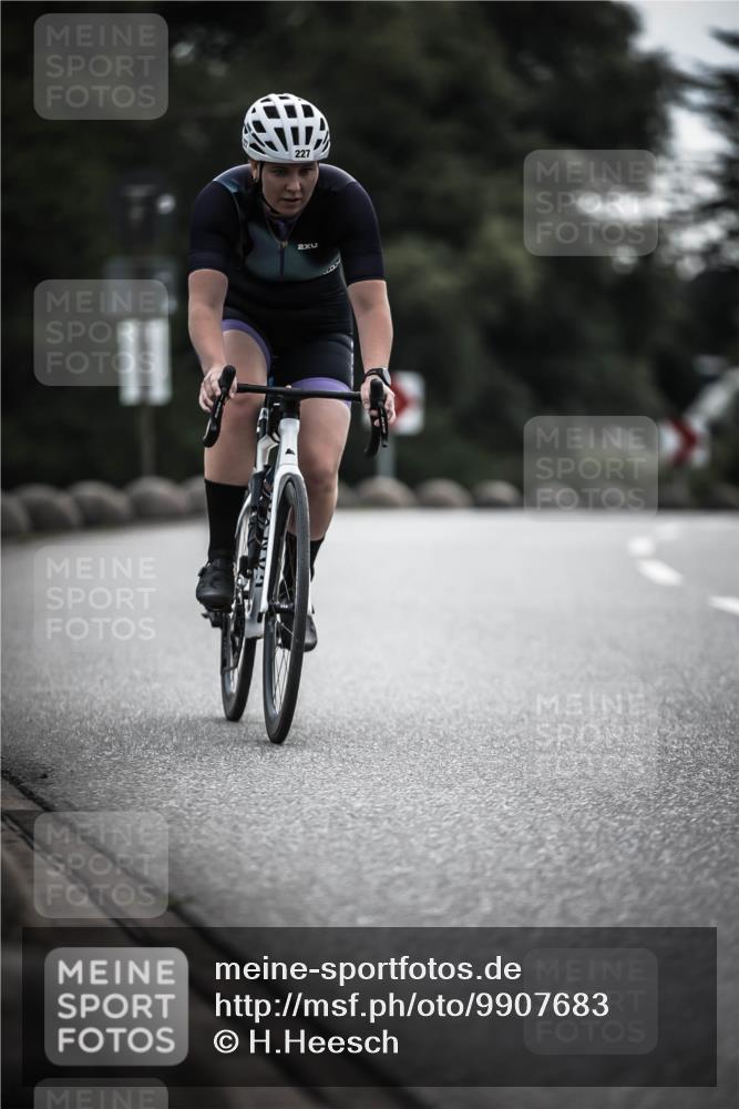 21.06.2026 - 29. Vierlanden-Triathlon H.Heesch http://msf.ph/oto/9907683 21.06.2026 09:23:02 Radfahren 14, 227 meine-sportfotos.de
