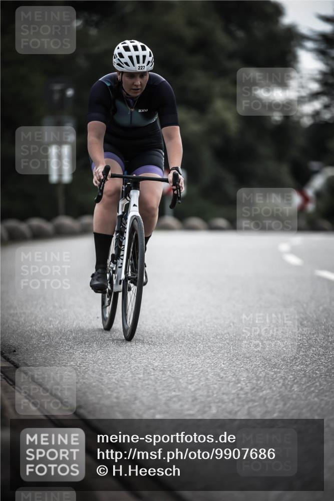 21.06.2026 - 29. Vierlanden-Triathlon H.Heesch http://msf.ph/oto/9907686 21.06.2026 09:23:03 Radfahren 14, 227 meine-sportfotos.de