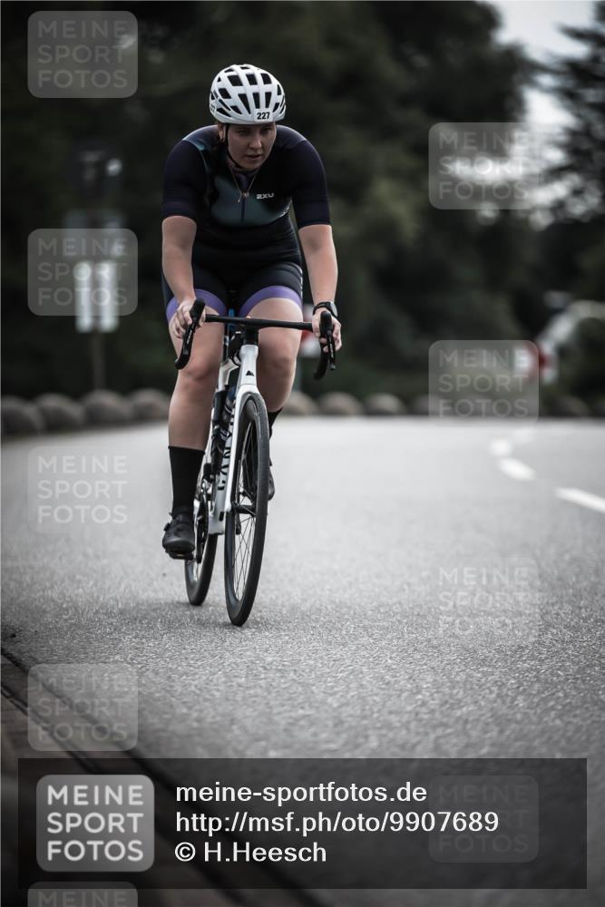 21.06.2026 - 29. Vierlanden-Triathlon H.Heesch http://msf.ph/oto/9907689 21.06.2026 09:23:03 Radfahren 14, 227 meine-sportfotos.de