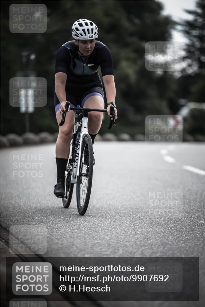 21.06.2026 - 29. Vierlanden-Triathlon H.Heesch http://msf.ph/oto/9907692 21.06.2026 09:23:03 Radfahren 14, 227 meine-sportfotos.de