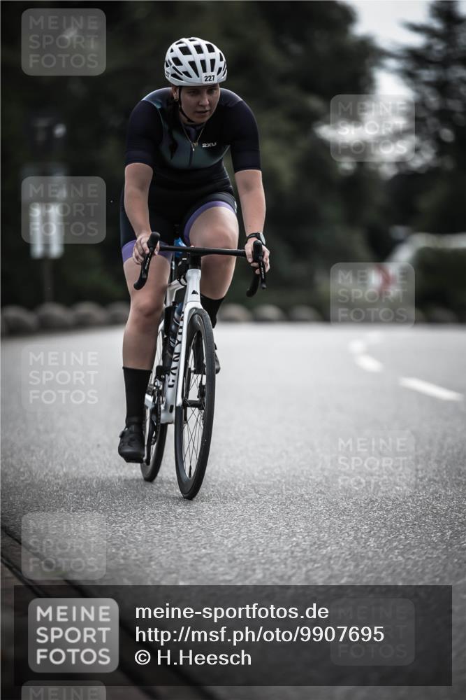 21.06.2026 - 29. Vierlanden-Triathlon H.Heesch http://msf.ph/oto/9907695 21.06.2026 09:23:03 Radfahren 14, 227 meine-sportfotos.de