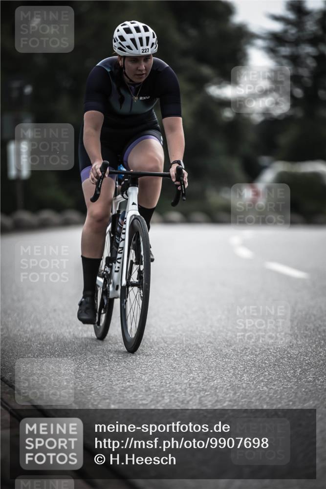 21.06.2026 - 29. Vierlanden-Triathlon H.Heesch http://msf.ph/oto/9907698 21.06.2026 09:23:03 Radfahren 14, 227 meine-sportfotos.de