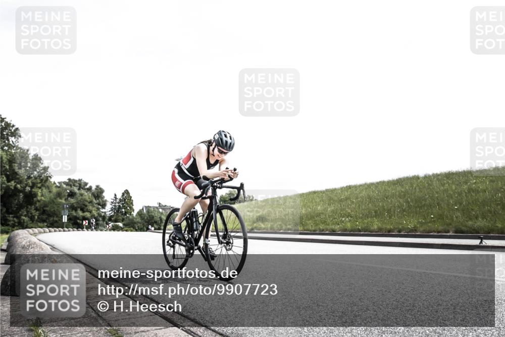 21.06.2026 - 29. Vierlanden-Triathlon H.Heesch http://msf.ph/oto/9907723 21.06.2026 13:16:25 Radfahren 1110, 1114 meine-sportfotos.de