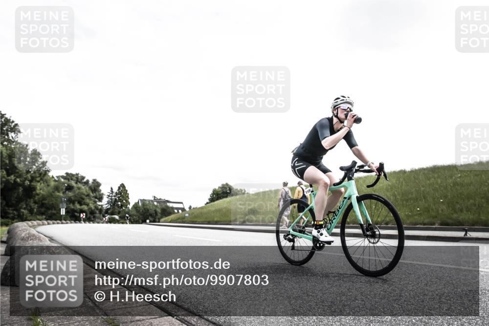 21.06.2026 - 29. Vierlanden-Triathlon H.Heesch http://msf.ph/oto/9907803 21.06.2026 13:21:16 Radfahren 1109 meine-sportfotos.de