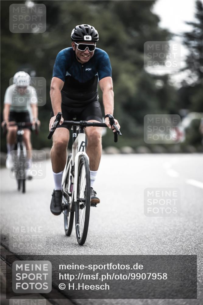 21.06.2026 - 29. Vierlanden-Triathlon H.Heesch http://msf.ph/oto/9907958 21.06.2026 09:23:42 Radfahren 91, 131, 166, 220, 252, 264, 266 meine-sportfotos.de