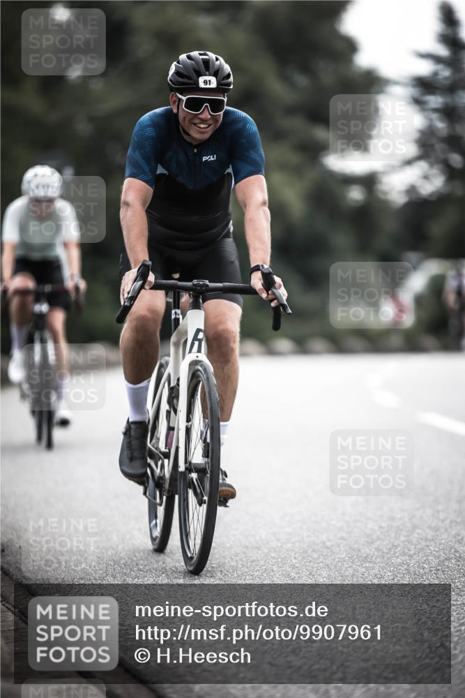 21.06.2026 - 29. Vierlanden-Triathlon H.Heesch http://msf.ph/oto/9907961 21.06.2026 09:23:42 Radfahren 91, 131, 166, 220, 252, 264, 266 meine-sportfotos.de