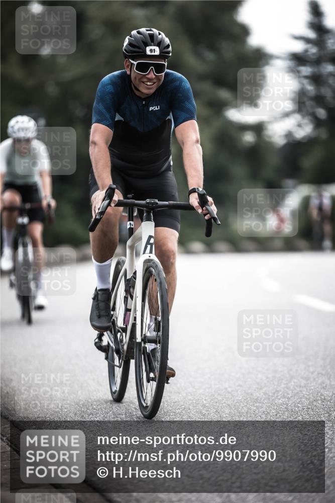 21.06.2026 - 29. Vierlanden-Triathlon H.Heesch http://msf.ph/oto/9907990 21.06.2026 09:23:42 Radfahren 91, 131, 166, 220, 252, 264, 266 meine-sportfotos.de