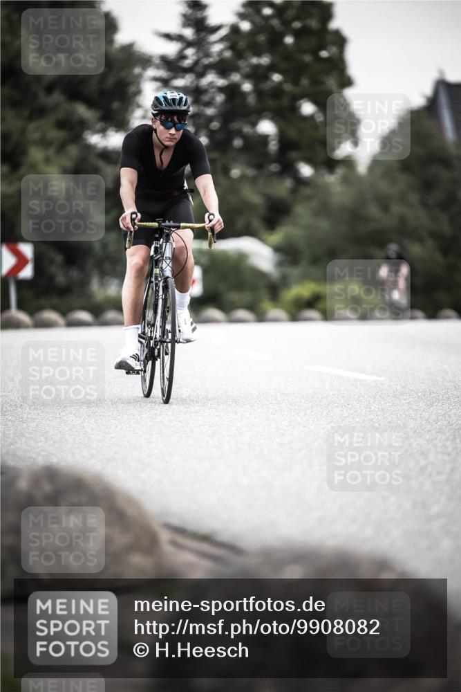 21.06.2026 - 29. Vierlanden-Triathlon H.Heesch http://msf.ph/oto/9908082 21.06.2026 10:26:57 Radfahren 45, 64, 112, 128, 164, 388, 624 meine-sportfotos.de