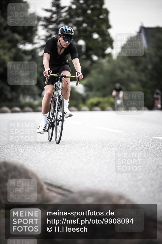 21.06.2026 - 29. Vierlanden-Triathlon H.Heesch http://msf.ph/oto/9908094 21.06.2026 10:26:57 Radfahren 45, 64, 112, 128, 164, 388, 624 meine-sportfotos.de