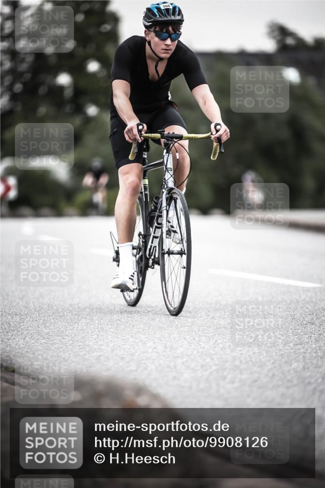 21.06.2026 - 29. Vierlanden-Triathlon H.Heesch http://msf.ph/oto/9908126 21.06.2026 10:26:58 Radfahren 45, 64, 112, 128, 164, 388, 624 meine-sportfotos.de