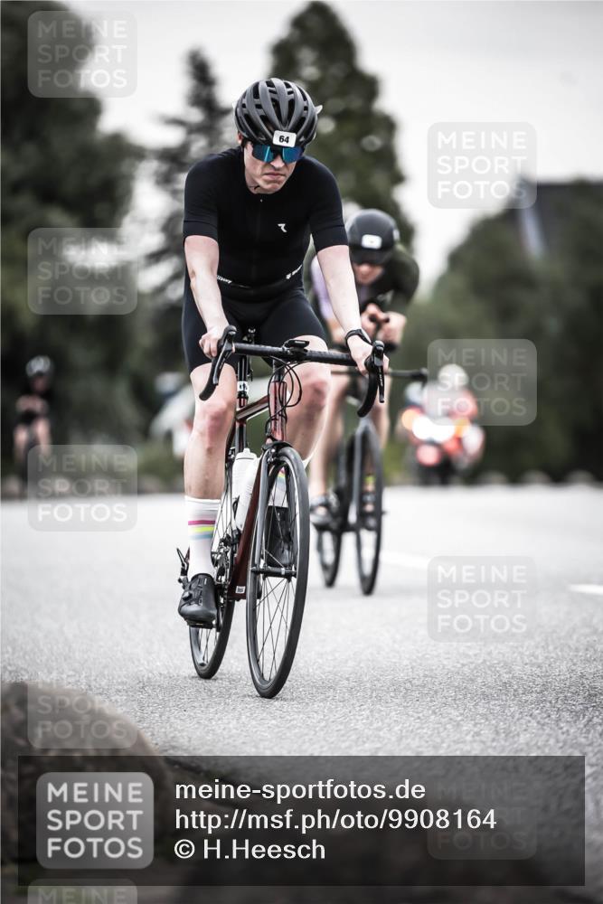 21.06.2026 - 29. Vierlanden-Triathlon H.Heesch http://msf.ph/oto/9908164 21.06.2026 10:27:04 Radfahren 43, 45, 64, 108, 128, 517, 600, 624 meine-sportfotos.de