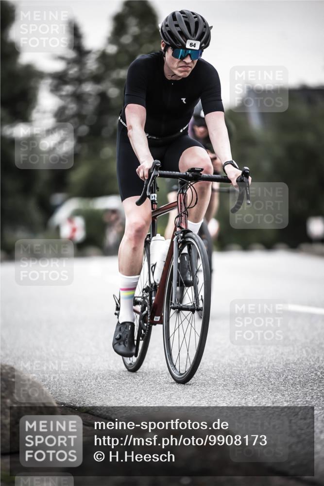 21.06.2026 - 29. Vierlanden-Triathlon H.Heesch http://msf.ph/oto/9908173 21.06.2026 10:27:05 Radfahren 43, 45, 64, 108, 128, 517, 600, 624 meine-sportfotos.de