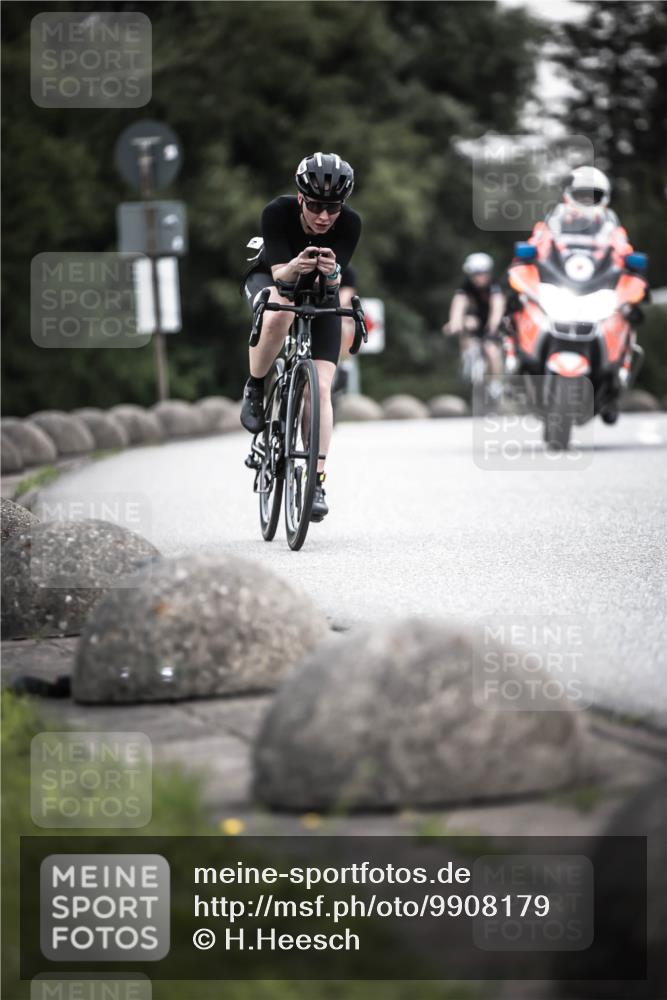 21.06.2026 - 29. Vierlanden-Triathlon H.Heesch http://msf.ph/oto/9908179 21.06.2026 10:27:08 Radfahren 24, 43, 45, 64, 89, 108, 486, 517, 600 meine-sportfotos.de