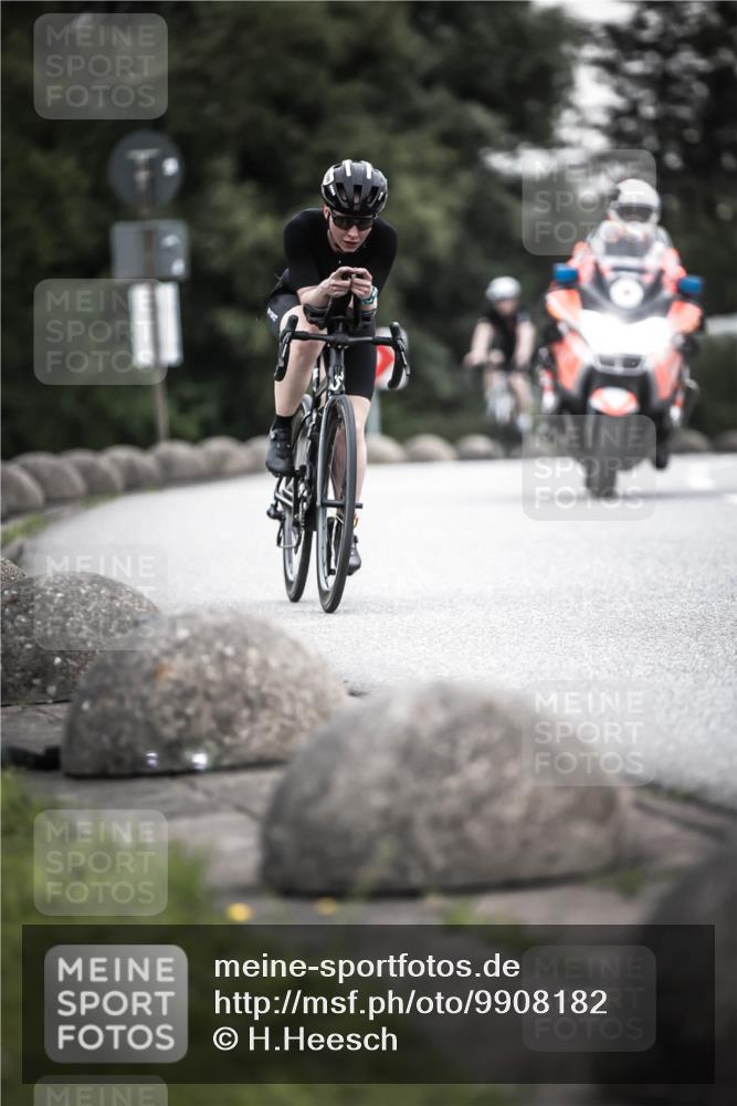 21.06.2026 - 29. Vierlanden-Triathlon H.Heesch http://msf.ph/oto/9908182 21.06.2026 10:27:08 Radfahren 24, 43, 45, 64, 89, 108, 486, 517, 600 meine-sportfotos.de