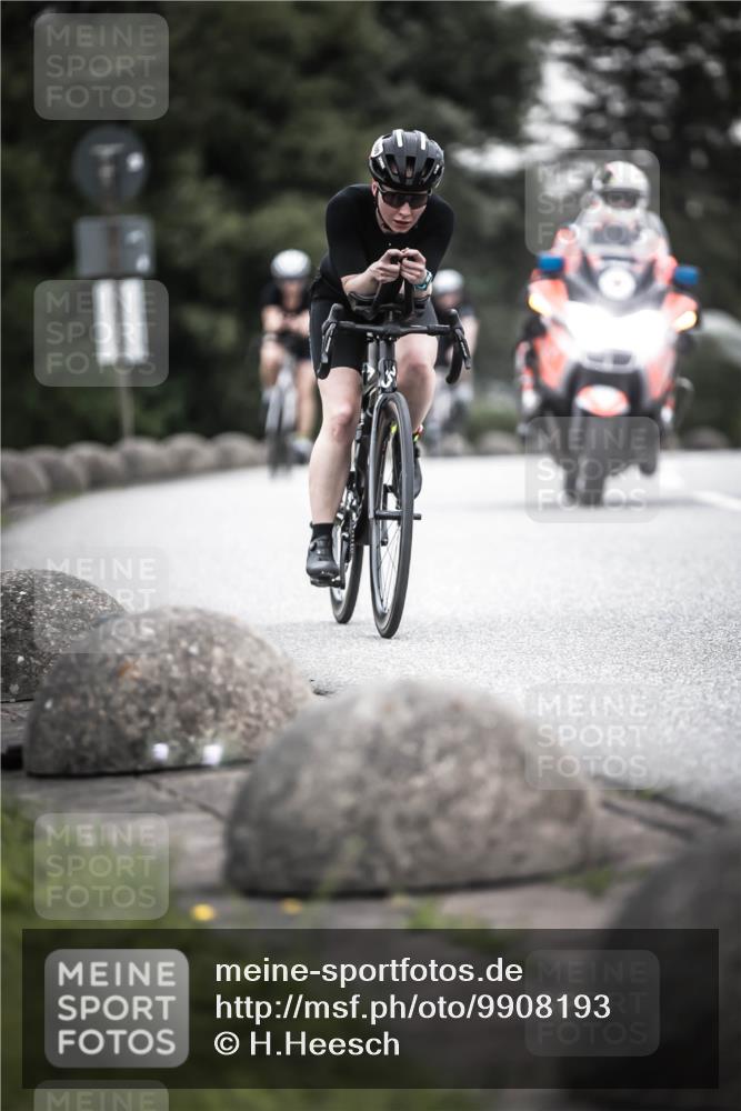 21.06.2026 - 29. Vierlanden-Triathlon H.Heesch http://msf.ph/oto/9908193 21.06.2026 10:27:08 Radfahren 24, 43, 45, 64, 89, 108, 486, 517, 600 meine-sportfotos.de