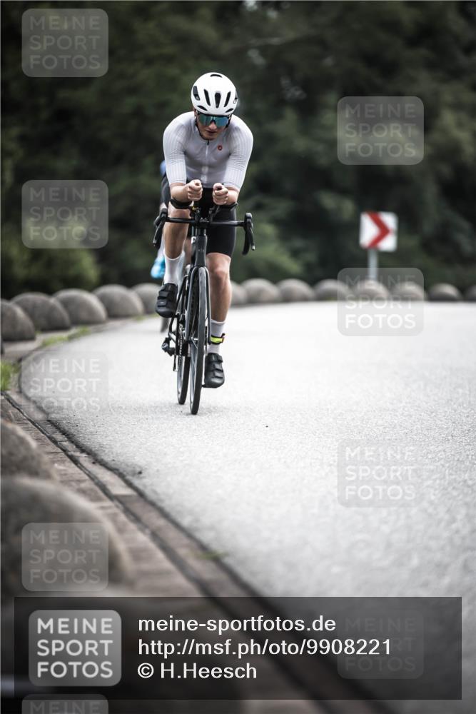 21.06.2026 - 29. Vierlanden-Triathlon H.Heesch http://msf.ph/oto/9908221 21.06.2026 09:24:08 Radfahren 62, 145, 184 meine-sportfotos.de