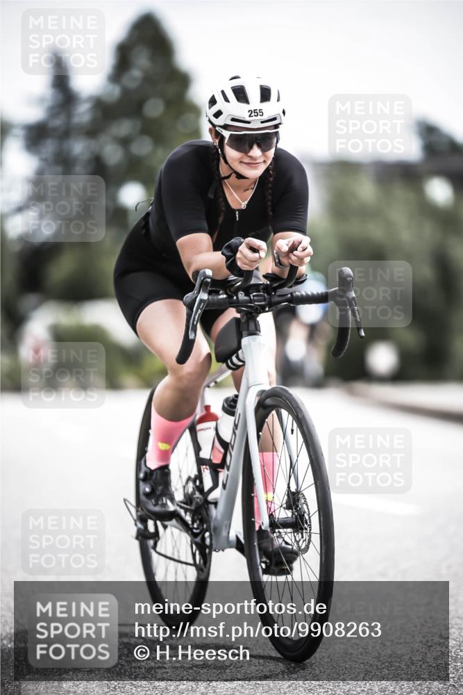 21.06.2026 - 29. Vierlanden-Triathlon H.Heesch http://msf.ph/oto/9908263 21.06.2026 11:45:03 Radfahren 255, 696 meine-sportfotos.de
