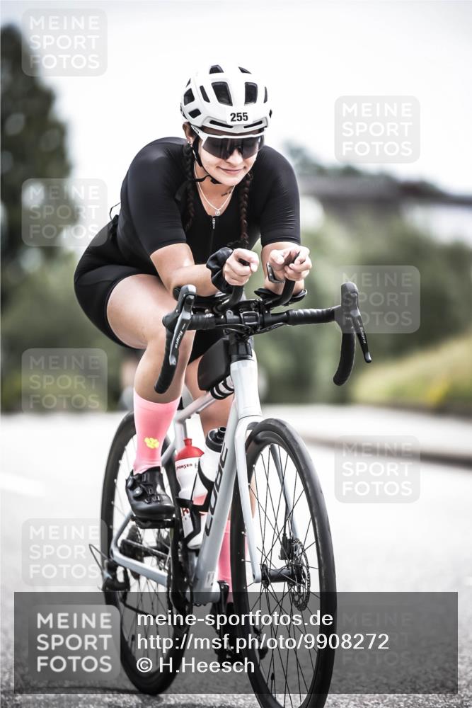 21.06.2026 - 29. Vierlanden-Triathlon H.Heesch http://msf.ph/oto/9908272 21.06.2026 11:45:03 Radfahren 255, 696 meine-sportfotos.de